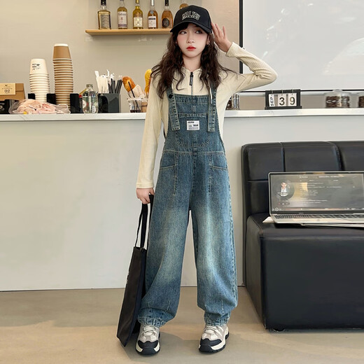 毽子飞飞女童背带裤套装春装2025新款女孩洋气儿童装女大童春秋款牛仔裤子 前口袋背带裤+坑条帽衫 150 建议身高135-145厘米左右
