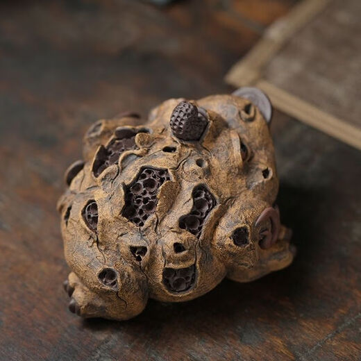 Chen Hongjun's bark golden toad, Yixing purple sand tea pet ornaments, exquisite tea set to attract wealth, fully handmade tea toy carving, bark golden toad, works by Chen Hongjun