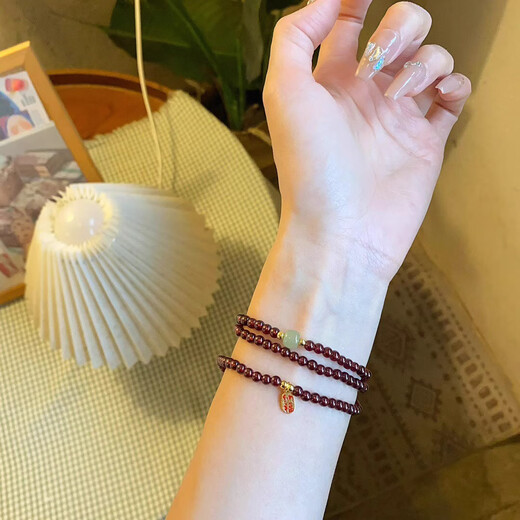 Garnet bracelet and Hetian jade transfer beads three-circle bracelet for women to attract wealth and good fortune, retro jewelry niche design, gray moonstone + garnet (4mm) 17cm