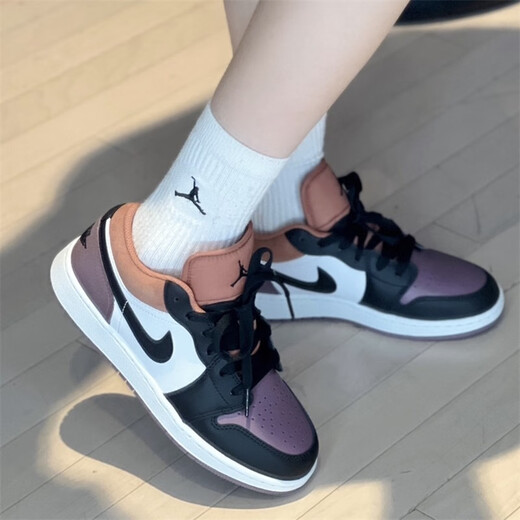 耐克（NIKE）Jordan Air Jordan 1 Low AJ1舒适百搭 防滑耐磨低帮复古篮球鞋 FB9908-102白褐紫女子 38 (240mm)