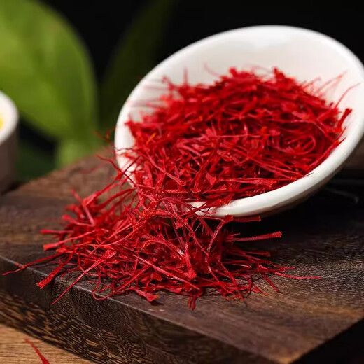 Beijing Tongrentang saffron Chinese herbal medicine, special grade Tibetan saffron gift box tea, saffron soaked in water to drink for menstrual blood circulation (selected filaments) 1 bottle of saffron, loosening stasis and opening knots, authentic special grade wild saffron