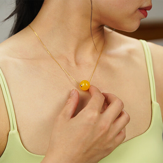Baoji Beeswax Round Beads Passepartout Pendant Clavicle Pendant 18K Inlaid Summer Round Beads Small Pendant Natural Amber Chicken Fat Yellow Beads