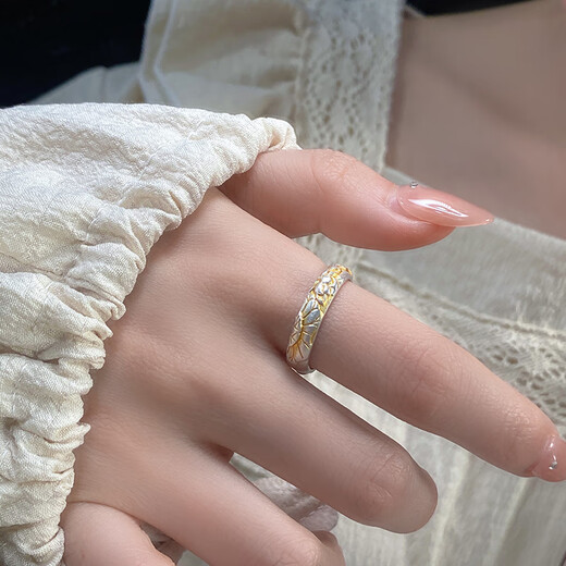 Lao Fengxiang Lotus S999 Fuß Silber Gold Ring Lady der einfache Kreis chinesischer Stil neuer chinesischer Stil 520 Geschenk für die Geburtstagsfuß -Silber -Herz -Sutra -Goldring der Freundin der Frau