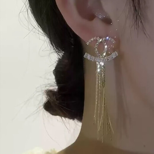 Idel's temperament tassel earrings 2025 new trendy high-end internet celebrity light luxury face-modifying silver needle earrings for women E4014 double C tassel earrings