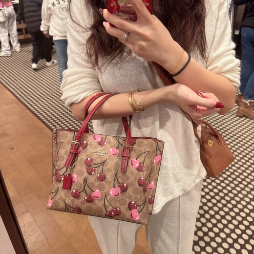 蔻驰女士新款限量小号mollie25单肩手提购物袋直邮 CY695 SVCAH樱桃 预订