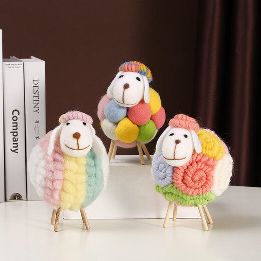Bunte Schafverzierungen Wohnzimmer Licht Luxus TV -Schrank Weinschrank Cartoon Liebe Schaf Puppe Internet Promi Kinderzimmer Dekoration Farbball Schaf Trompete 6*6*11 cm