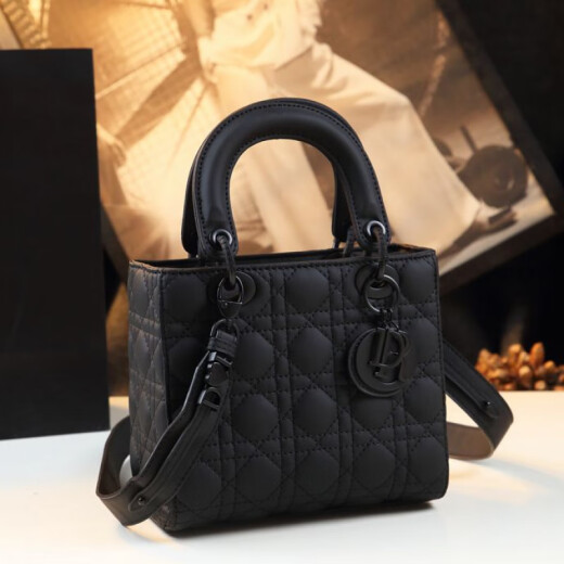 Calculación/Bolsa para mujer CK Bag de cuero mate Bolsa de concubina Mujer's 2025 NUEVO CUABLE DE CUBIERTA DE DIAMOND DE DIAMANDO DE MODERA Y VERSATIL