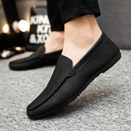 Belle Spring Men's Beanie Chaussures 2025 CONDUCTION CONCUTER CUIR CHAUX Soft Sof Kick Men's Trendy Street Shooting Internet Celebrity Shoes D838 Black 39