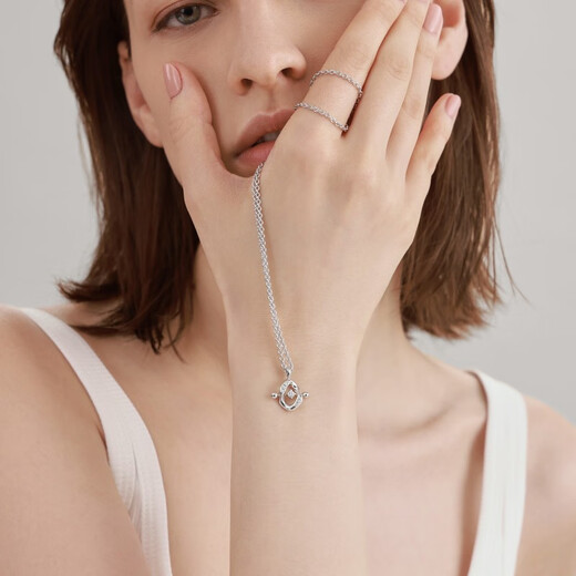 Chow Sang Sang's brand EMPHASIS series 18K white gold diamond set chain 93949U pre-order 47 cm