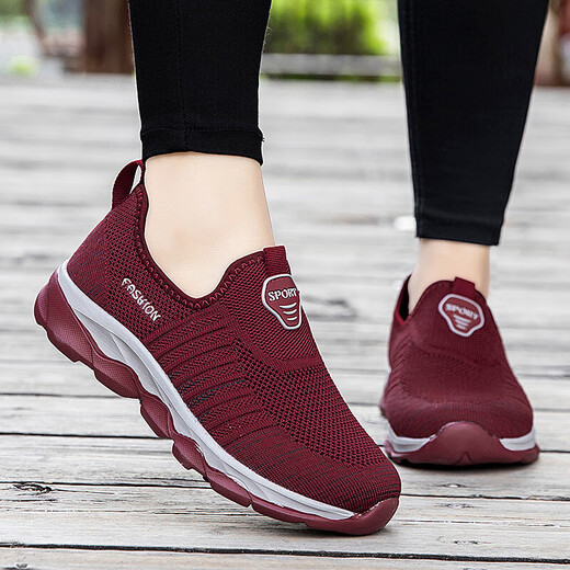 Los zapatos viejos del maestro de Zulijian para mujeres en primavera y verano, los zapatos de mamá de pie gordo, malla, transpirable sin deslizamiento.