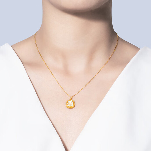 Mingzuan International 18K gold small sugar cube pendant female au750 pendant fashion trend inlaid neck ornaments as a birthday gift for girlfriend