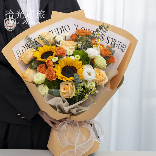 Sunflower bouquet delivery in the same city, delivery of boyfriend’s birthday gift bouquet to girlfriend’s best friend, flower shop delivery. Splendid Years丨Sunflower and Orange Barbie, Chamomile and Eucalyptus mixed bouquets