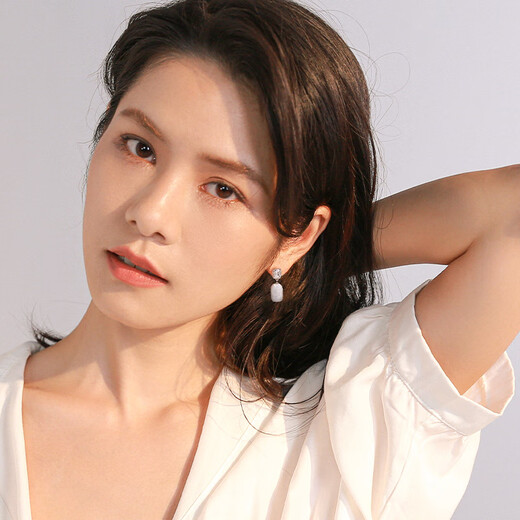 Qlady Baroque Freshwater Pearl Earrings Feminine and High-end 2025 New Earrings Silver Needle Light Luxury Earrings Gift