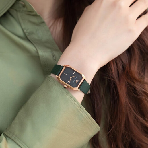 
Emporio Armani watch women's watch simple and fashionable birthday 520 Valentine's Day gift for girlfriend belt quartz watch [Shop manager's recommendation] Small green watch AR11149