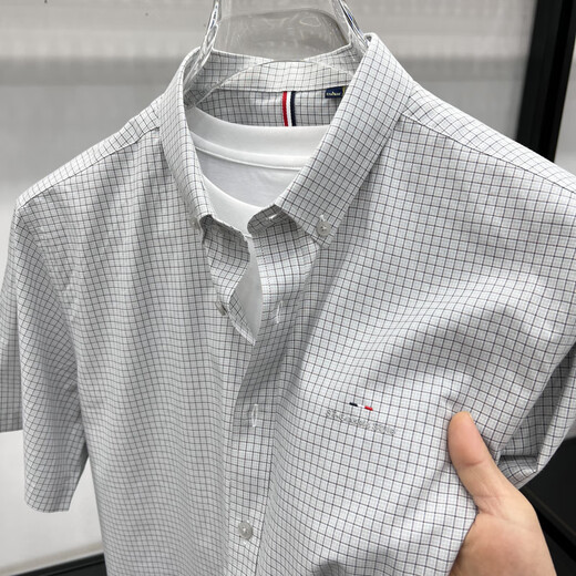 Outlet same style Rohaggis short-sleeved shirt men's summer new casual plaid shirt khaki one size fits all L recommended 120-140 Jin Jin equals 0.5 kg