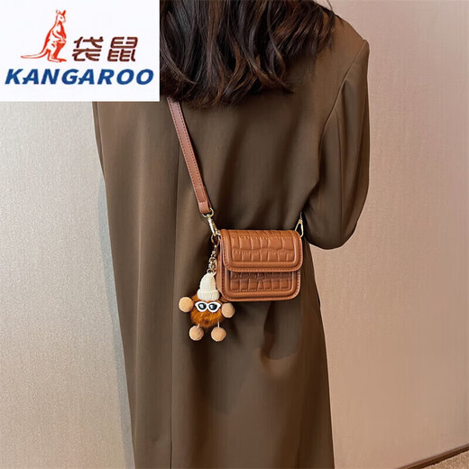袋鼠（KANGAROO）迷你小包包女2024新款时尚斜挎包小方包口红包真皮 米白大号 带公仔挂件