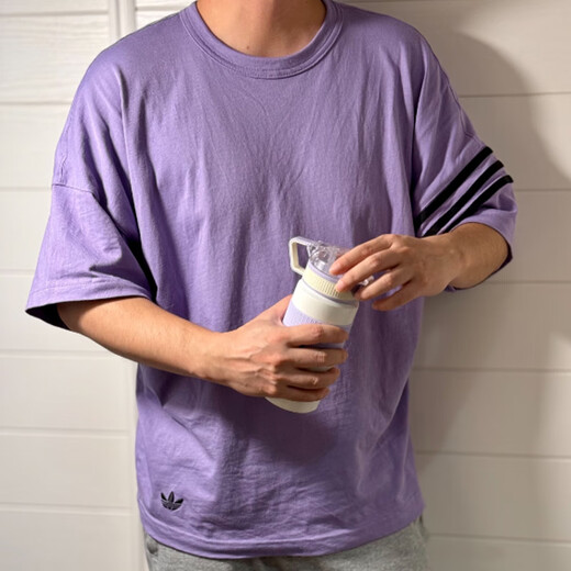 Adidas Clover T-shirt à manches courtes pour hommes 2025 Été Nouvelles vêtements de sport lâche rond coule décontracté à épaule basse supérieure demi-manche coton pur hr3291 violet s