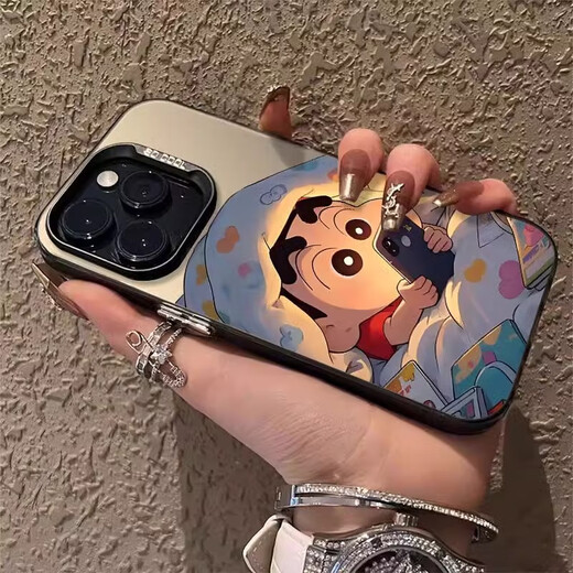 斯兰乐适用苹果16promax手机壳新款彩绘iphone15pro男女情侣14pm卡通13磨砂彩银12卡通可爱x全包防摔16软 银色元气壳-躲被窝小新 iPhone 16 Pro Max