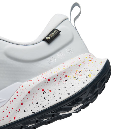 Nike (Nike) Официальная можжевельная тропа 2 Гор-текские водонепроницаемые мужские кроссовки кроссовки HM9734 002 Платиновое золото/белый/таинственный фейерверк/пенопластовый порошок 43