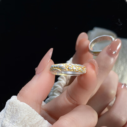 Lao Fengxiang Lotus S999 Fuß Silber Gold Ring Lady der einfache Kreis chinesischer Stil neuer chinesischer Stil 520 Geschenk für die Geburtstagsfuß -Silber -Herz -Sutra -Goldring der Freundin der Frau