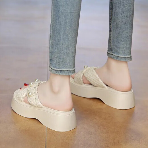 Tragen kleiner Duftpearl-Dick-Soled-Pantoffeln für Frauen Sommer 2025 Neue Hochseeland-Sandalen 6 cm erhöht kleiner Menschen schwarz 37