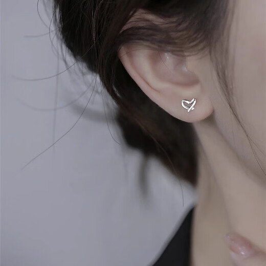 Think more about the remaining silver earrings, sterling silver 999 pure silver earrings, earrings, silver jewelry, light luxury, high-end sense, pierced ears, new temperament ear sticks, heart-shaped sterling silver earrings