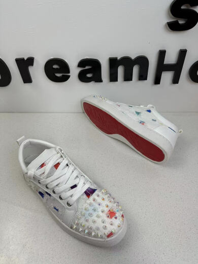 Estación europea cooqi CL2024 Nuevo remache Red Sole Zapatos de lienzo personalizado Sky Stary Small White Board Board Zapatos 9913 Cuero blanco 38