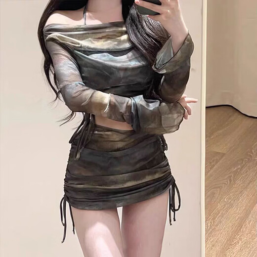 Jin Jin is equal to 0.5 kg. Mu bikini swimsuit women's split long-sleeved four-piece sun protection swimsuit slimming belly-covering ins style hot spring swimsuit strapless bikini four-piece set 80-115 Jin Jin is equal to 0.5 kg