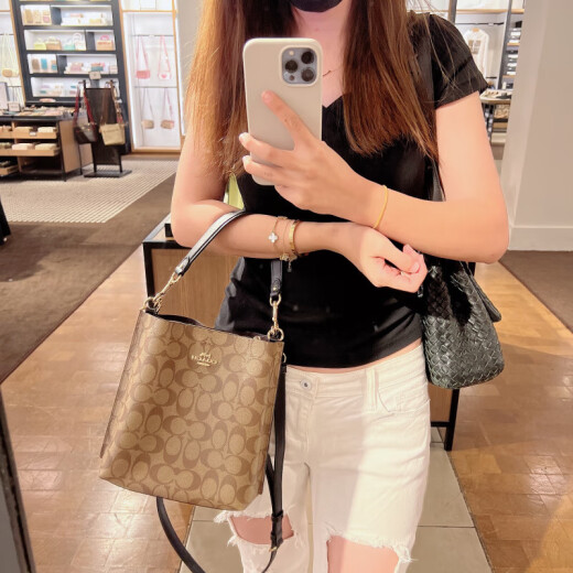 蔻驰（COACH）新款mollie22单肩手提斜挎水桶包直邮官方正品 尺吋约21*20cm