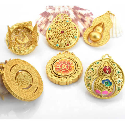 The same eight-treasure compass pendant from the Ya Ge Gold store welcomes you when you open the door. Vietnamese sand gold ancient gold accessories as a gift for friends. The blessing is in front of your eyes and you can rotate the pendant.