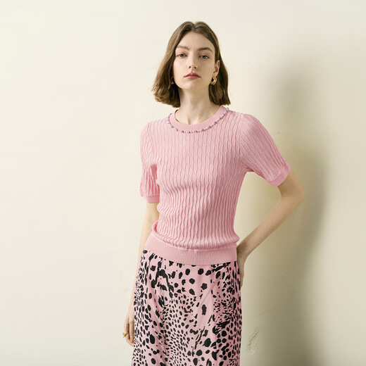 Le pull mince court pour les femmes à l'été 2025 mince haut de gamme et polyvalent à manches courtes pour les femmes jaunes m