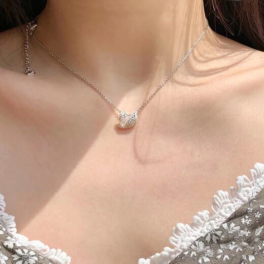 Swarovski (SWAROVSKI) Women's Classic Swan Set with Crystal Diamond Pendant Necklace Clavicle Chain for Girlfriend Valentine's Day Birthday Mother's Day Gift Small Golden Gradient Swan 5215038