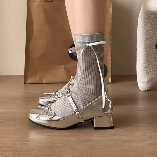 Neun-Zoll sonnige französische Mary Jane Single-Schuhe für Frauen im Sommer neuer Quadratzehen dicke Ferse kleine Lederschuhe Fairy Night Breeve Single Schuhe Bow Mary Jane Schuhe [Silber] 3,5 cm 37 (Größe ist zu groß)