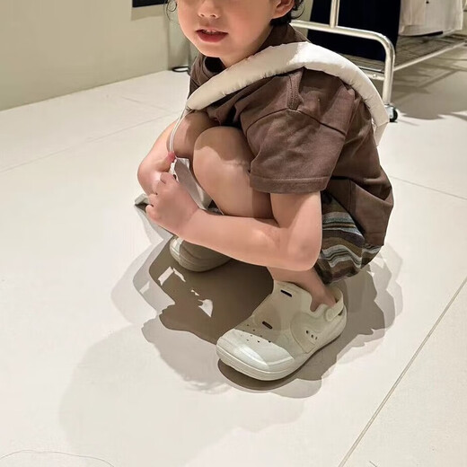 Chuchuna 2025 zapatillas para niños nuevos zapatos de playa para niños zapatos de verano sandalias sin deslizamiento de niñas fuera blanca 33