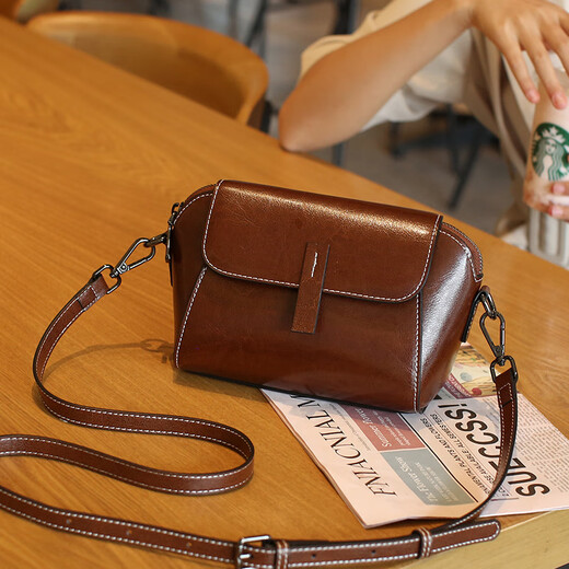 Cool Känguru kleiner Bag Crossbody Bag Frauen vielseitige Modeschalen -Tasche 2025 Neue echte Leder Frauenbeutel Coin Wallet Nischen Umhängetasche Karamellfarbe
