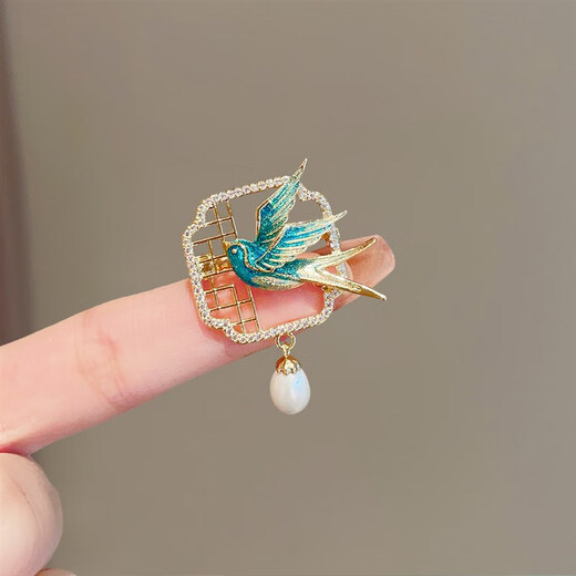 Pu Liyan returns, national style swallow K brooch female niche design pin anti-exposure buckle corsage accessories gift swallow brooch