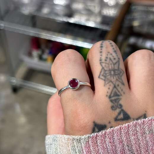 Lie Rui <Xingyue> Imported from India, 925 silver hand-set gemstone ring, fashionable and versatile, niche original ring, ruby, Hong Kong code 16