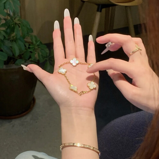 VCA Van Cleef's same four-leaf clover 18K gold bracelet for girls, light luxury high-end five-flower bracelet, versatile gift, gold white mother-of-pearl precision five-flower bracelet, with counter gift box