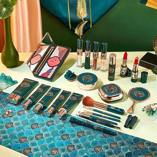 Baicuilai makeup set, birthday, New Year, Valentine's Day gift for lady friend giving birth to wife, practical lipstick and cosmetics set