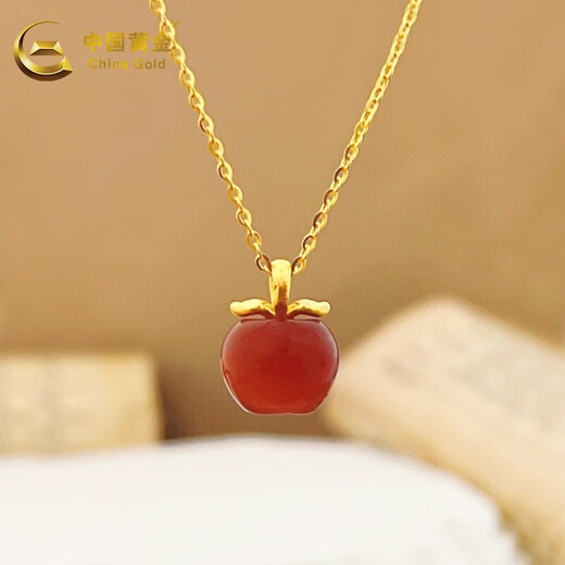 CHINA GOLD 18K gold apple chalcedony necklace peace fruit pendant New Year's Eve gift for girls, about 1.2g