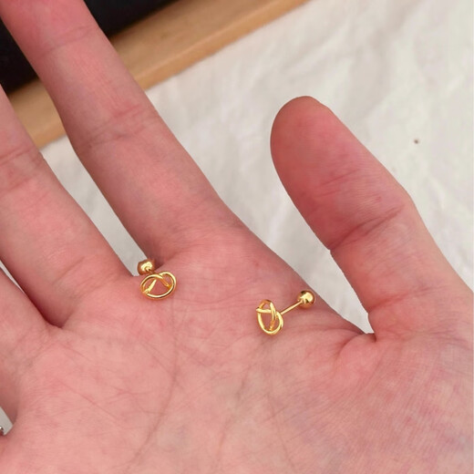 BZK simple knotted love screw earrings, gold anti-falling super fairy, no need to pick gas when sleeping 0.01g intertwined earrings