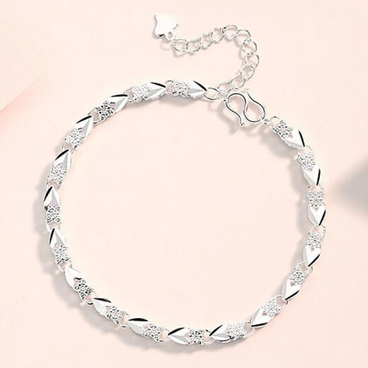
OAH new counter 999 elegant love sterling silver bracelet for women lucky four-leaf clover bracelet for adjustable fashion. The same style as Lao Fengxiang [love quad clover] sterling silver bracelet + certificate + Lao Fengxiang 16 grams [high quality solid] loss-making sales//speed grab