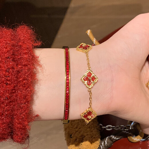 Huayouxin persimmon red diamond and baby's breath star-filled titanium steel bracelet for women, high-end element ring bracelet, open bracelet bracelet, New Year's hand jewelry, red diamond, baby's breath and star-filled diamond bracelet-titanium steel