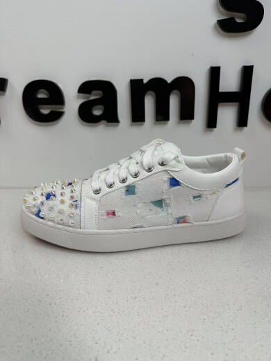 Estación europea cooqi CL2024 Nuevo remache Red Sole Zapatos de lienzo personalizado Sky Stary Small White Board Board Zapatos 9913 Cuero blanco 38