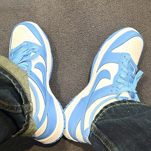 Nike (Nike) Nike Dunk Nike große Kinderschuhe für Frauenschuhe 2025 Sommer North Carolina Blue Low Top Casual Board Schuhe CW1590-103 CW1590-103 36.5