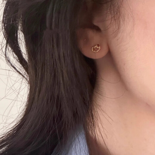 BZK simple knotted love screw earrings, gold anti-falling super fairy, no need to pick gas when sleeping 0.01g intertwined earrings