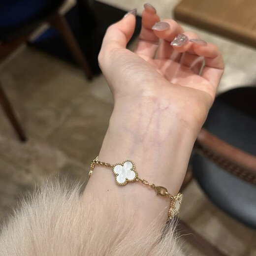 VCA Van Cleef's same four-leaf clover 18K gold bracelet for girls, light luxury high-end five-flower bracelet, versatile gift, gold white mother-of-pearl precision five-flower bracelet, with counter gift box