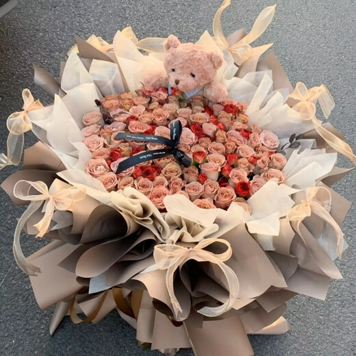 Hua and Qianxun Flower Gift Cappuccino Rose Bouquet for Girlfriend and Wife’s Birthday Gift Flowers Delivered Nationwide in the City 99 Cappuccino Bouquets + Teddy Bears Delivered in the City Supports Appointment Dates