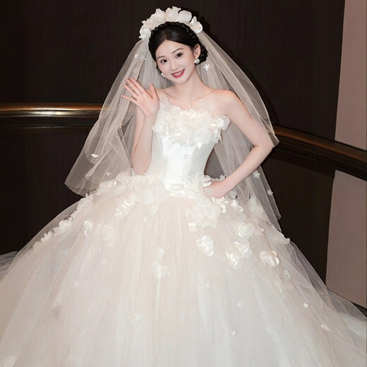 Red makeup and good wedding dress bride 2025 new tube top little super fairy door gauze simple flower light gauze ceremony gauze welcome gauze off-white floor-length style S