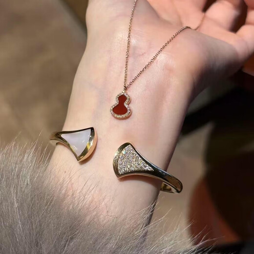 Wei Ci light luxury 18K gold-plated unicorn gourd necklace for women carnelian white mother-of-pearl rose gold with diamonds as a birthday gift for your girlfriend, small size, green agate, rose gold